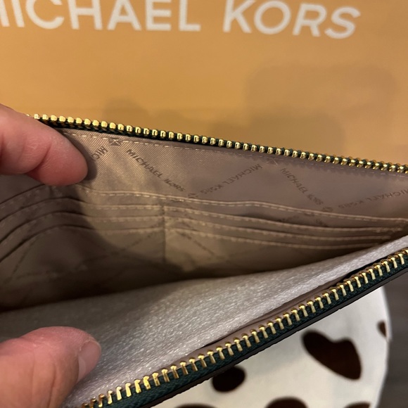 Michael Kors Jet Set Travel XL Zip Clutch Wristlet (Authentic)